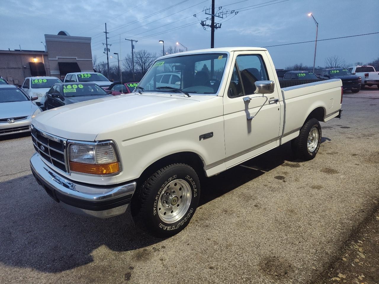 Ford F-150 Reg Cab 116.8" WB 1996