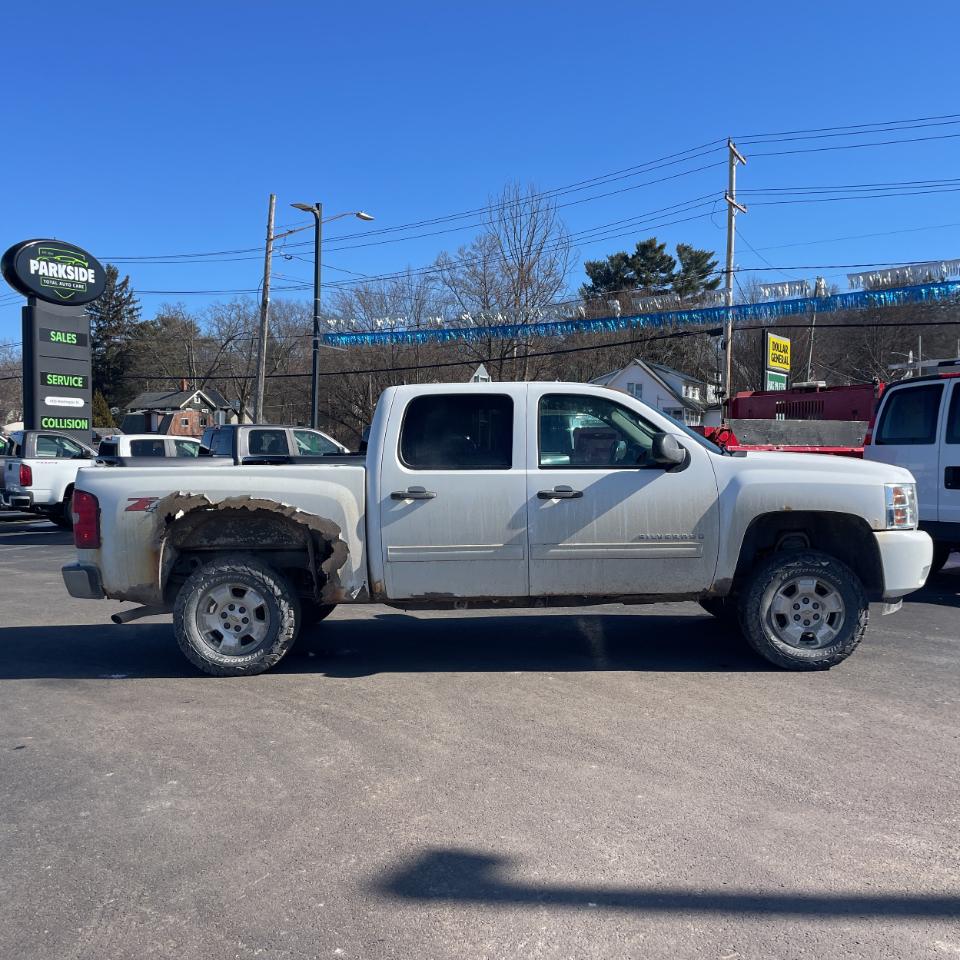 Chevrolet Silverado 1500 4WD Crew Cab 143.5" LT 2011