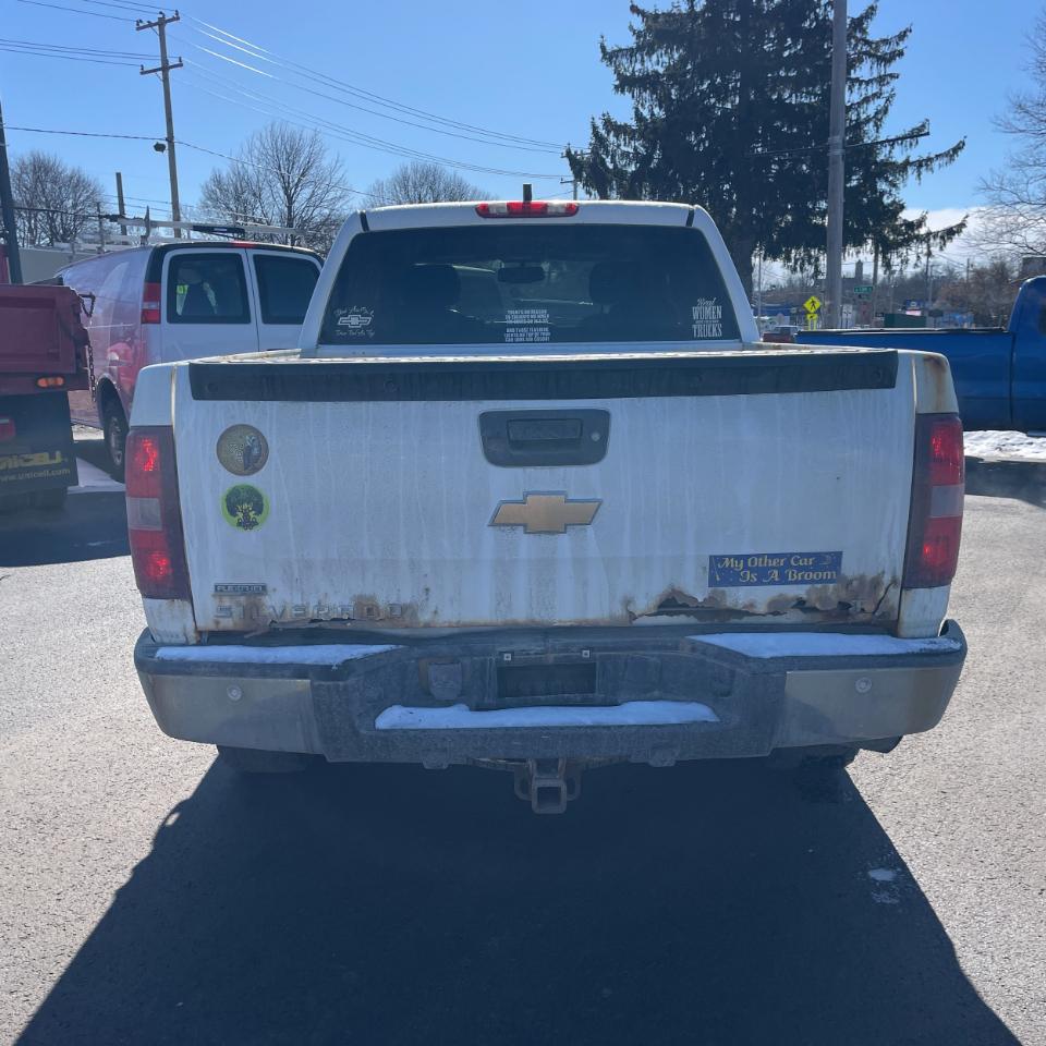 Chevrolet Silverado 1500 4WD Crew Cab 143.5" LT 2011