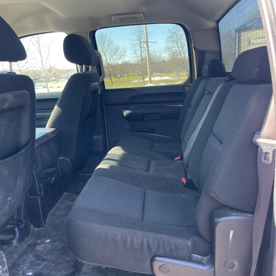 Chevrolet Silverado 1500 4WD Crew Cab 143.5" LT 2011