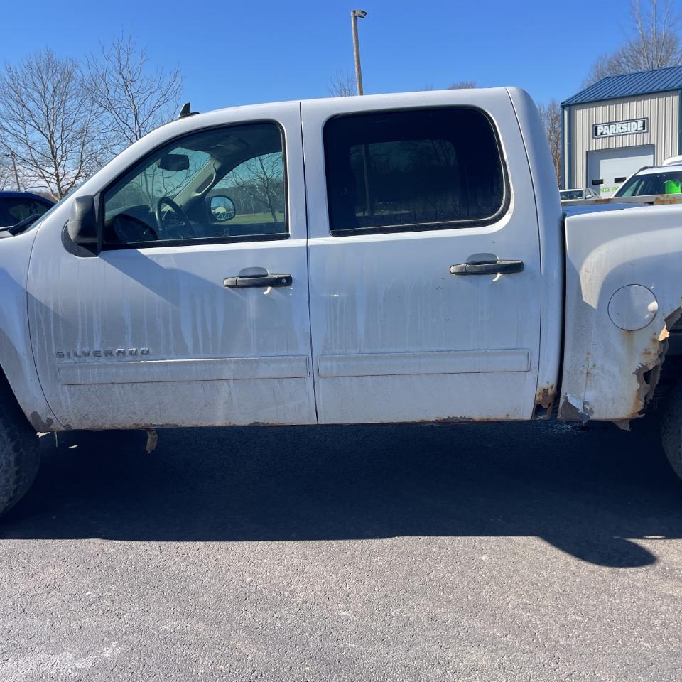 Chevrolet Silverado 1500 4WD Crew Cab 143.5" LT 2011