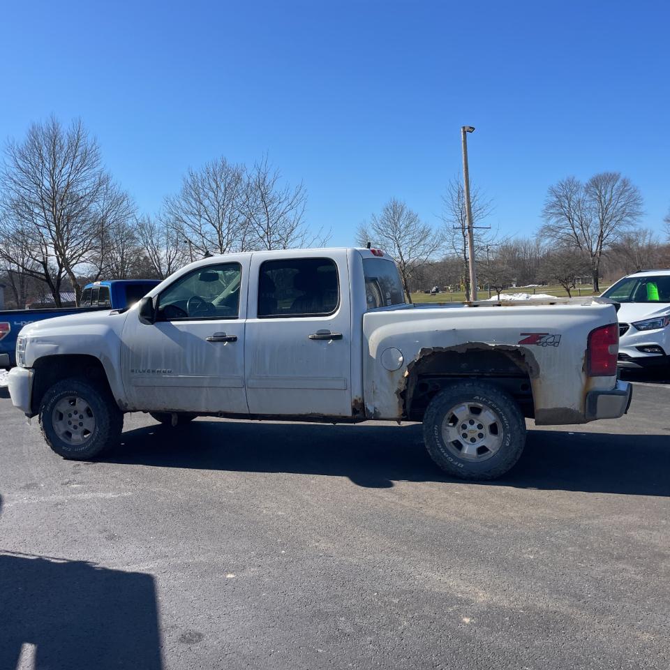 Chevrolet Silverado 1500 4WD Crew Cab 143.5" LT 2011