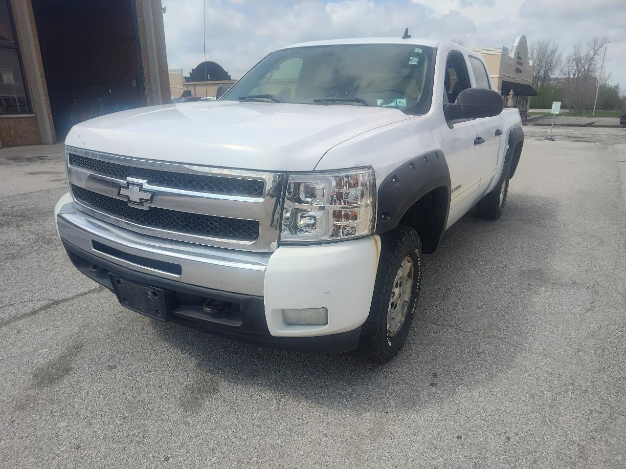 Chevrolet Silverado 1500 4WD Crew Cab 143.5" LT 2011