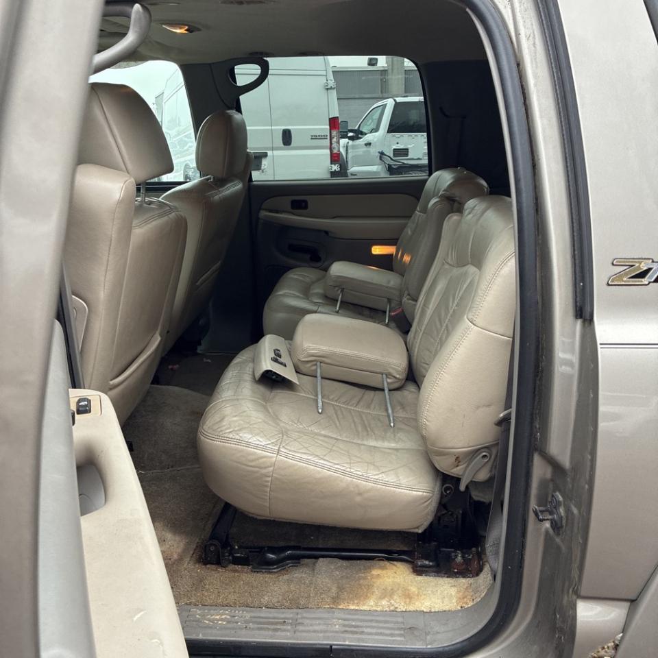 Chevrolet Suburban 4dr 1500 4WD Z71 2002