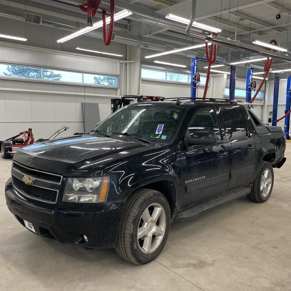 Chevrolet Avalanche 4WD Crew Cab LT 2011