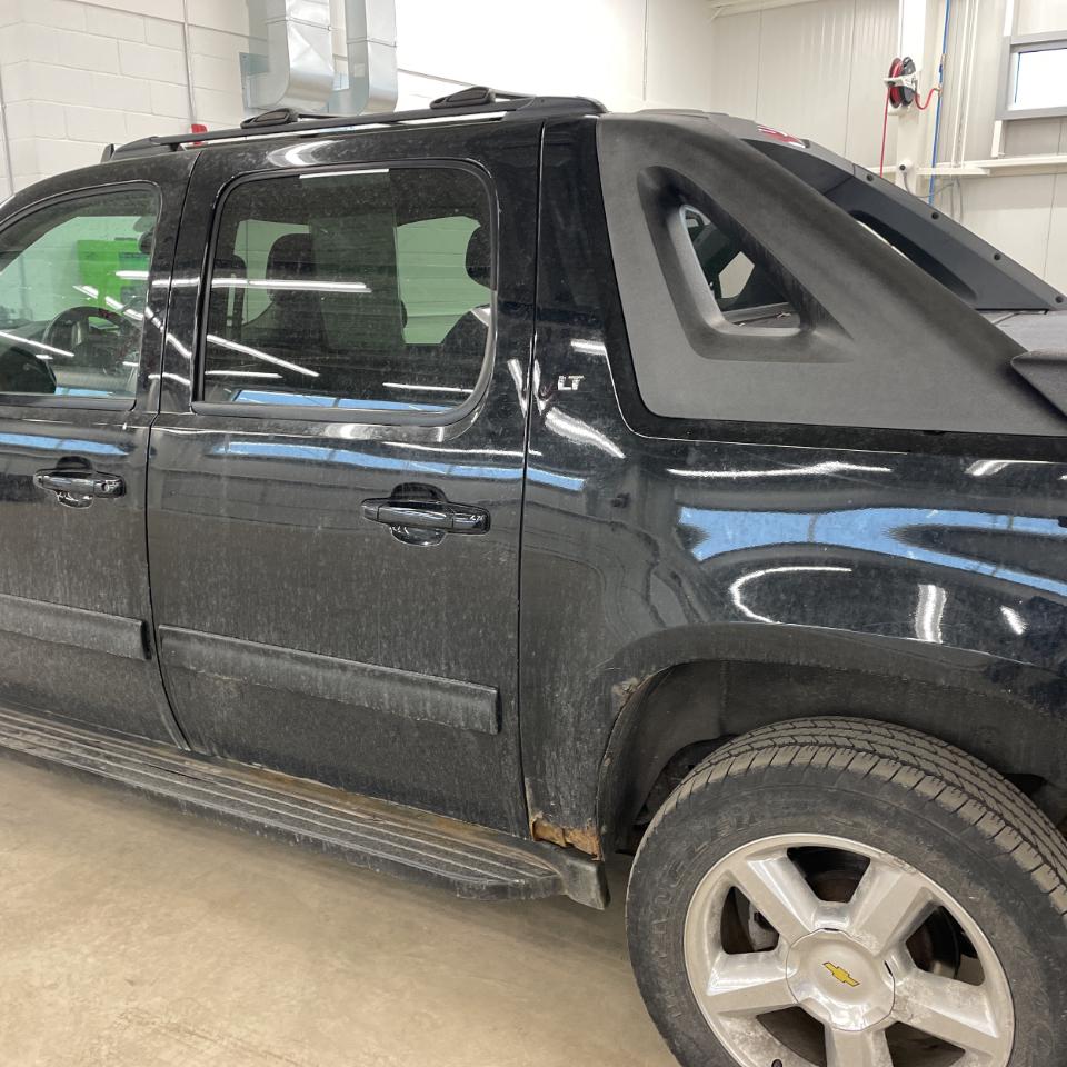 Chevrolet Avalanche 4WD Crew Cab LT 2011