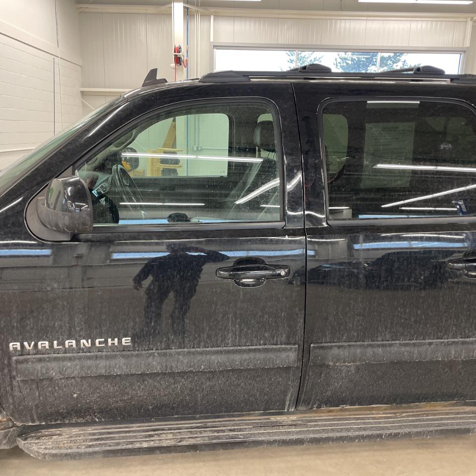 Chevrolet Avalanche 4WD Crew Cab LT 2011