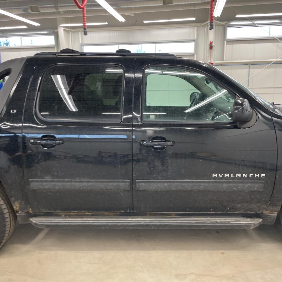 Chevrolet Avalanche 4WD Crew Cab LT 2011