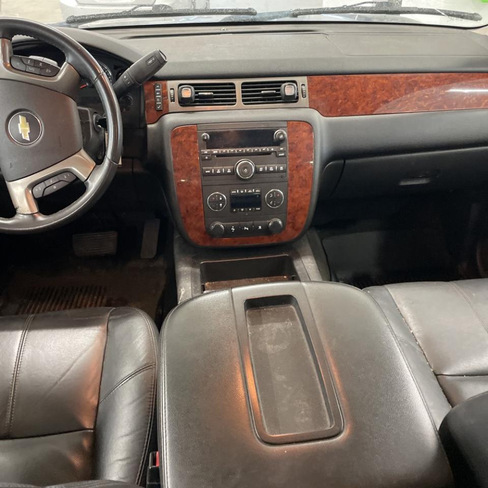 Chevrolet Avalanche 4WD Crew Cab LT 2011