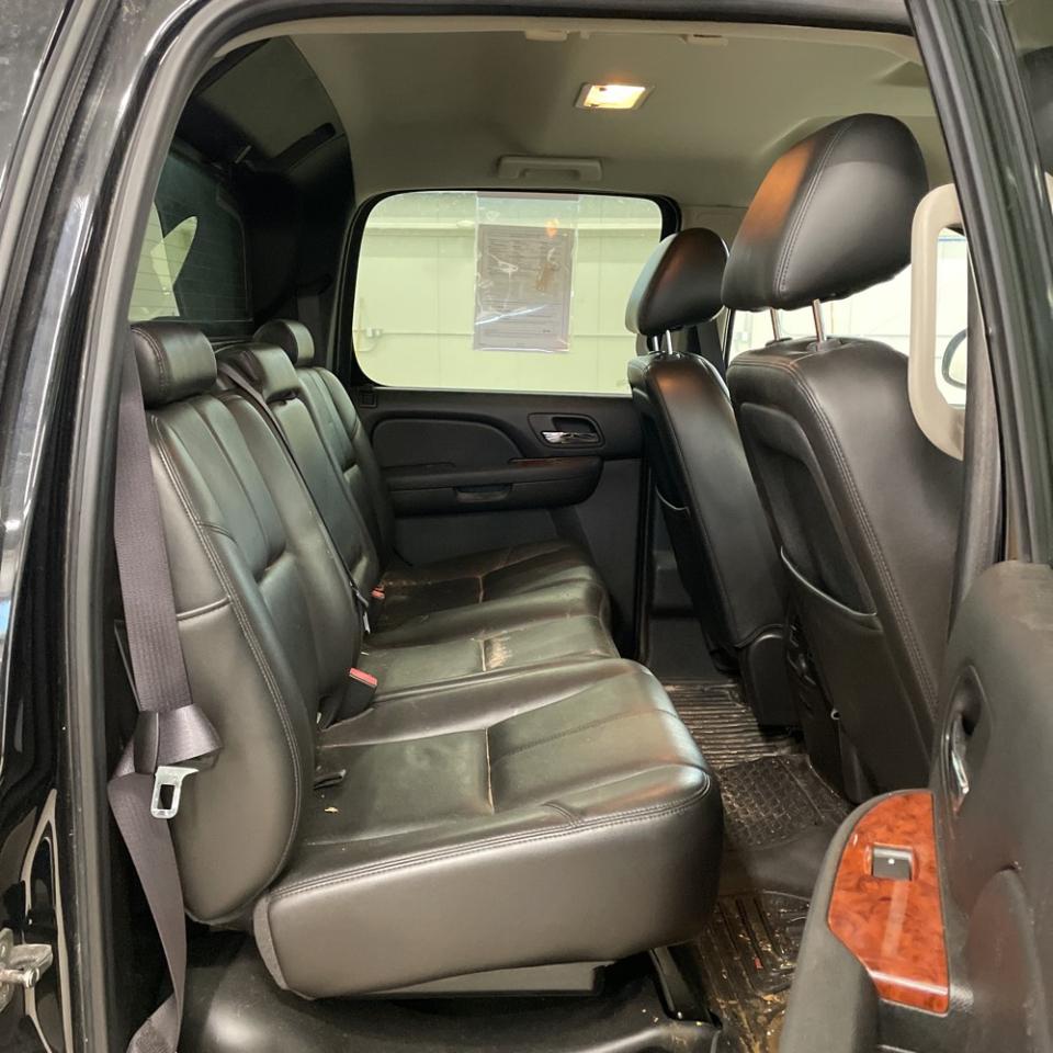 Chevrolet Avalanche 4WD Crew Cab LT 2011