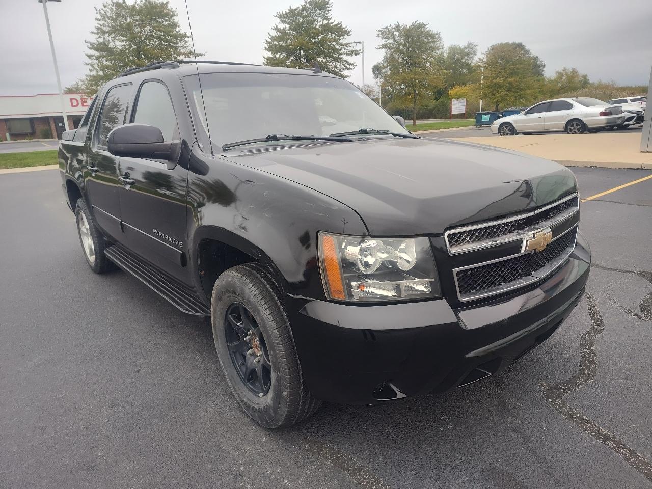 Chevrolet Avalanche 4WD Crew Cab LT 2011