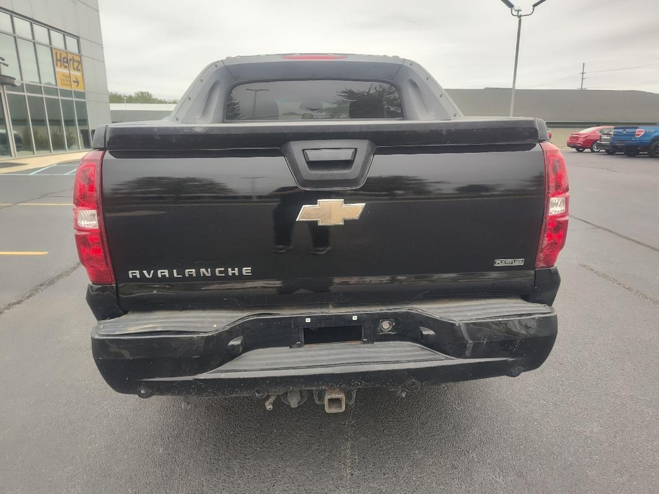 Chevrolet Avalanche 4WD Crew Cab LT 2011