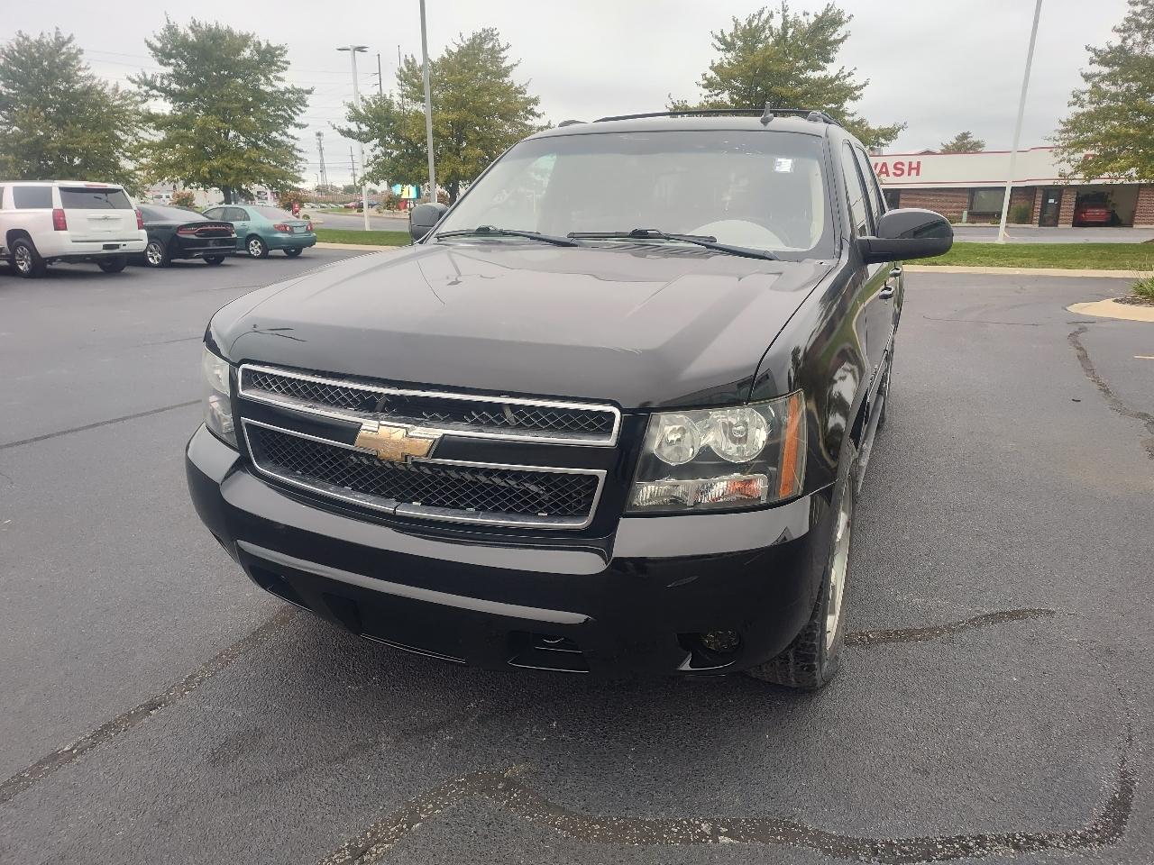 Chevrolet Avalanche 4WD Crew Cab LT 2011
