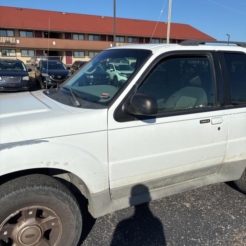 Ford Explorer Sport 2dr 102" WB 4WD XLT 2003