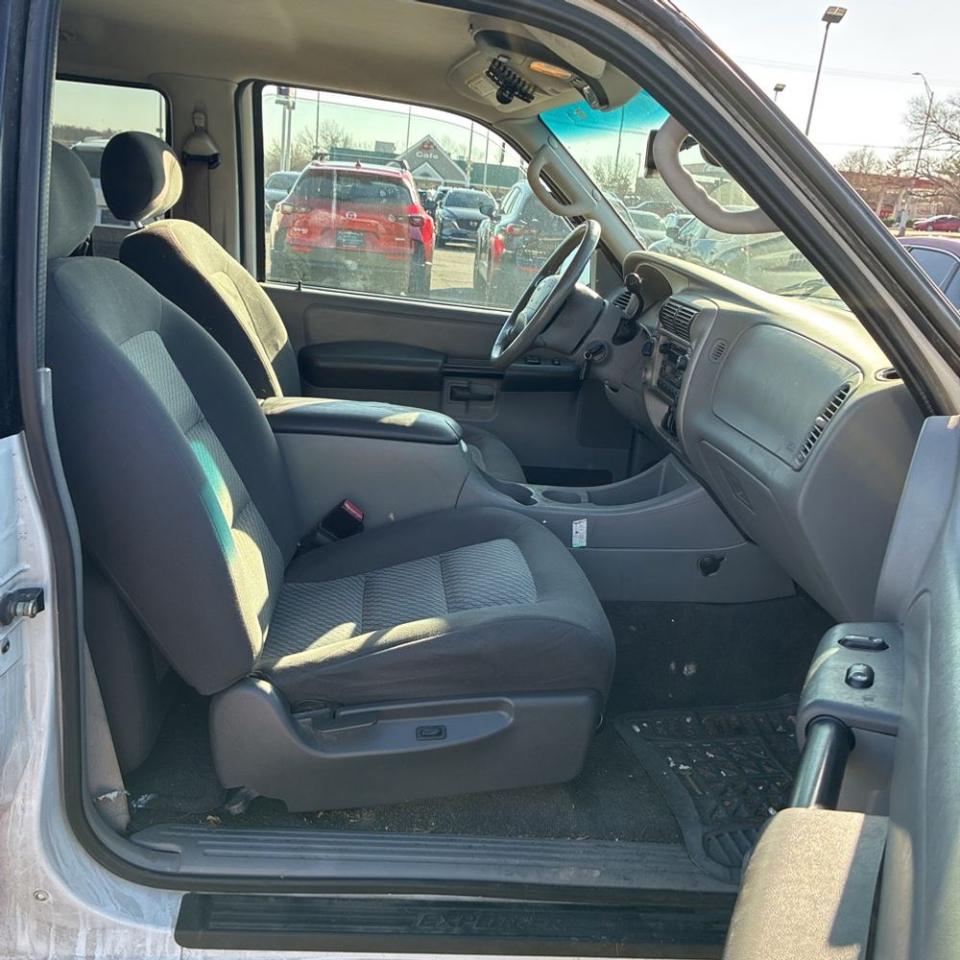 Ford Explorer Sport 2dr 102" WB 4WD XLT 2003