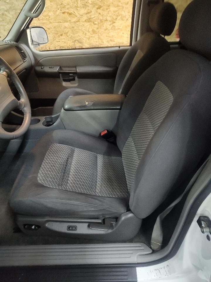 Ford Explorer Sport 2dr 102" WB 4WD XLT 2003