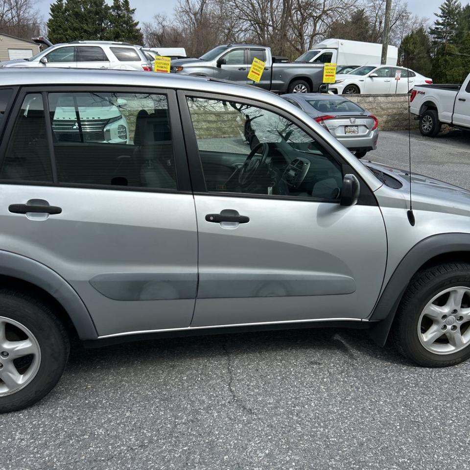 Toyota RAV4 4dr Base 4-cyl 4WD (Natl) 2001