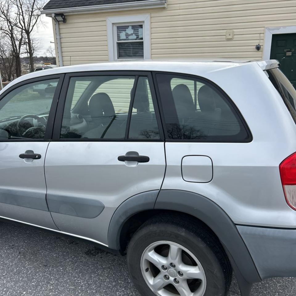 Toyota RAV4 4dr Base 4-cyl 4WD (Natl) 2001