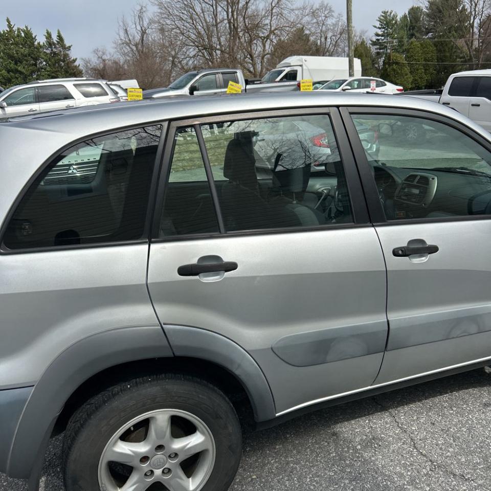 Toyota RAV4 4dr Base 4-cyl 4WD (Natl) 2001