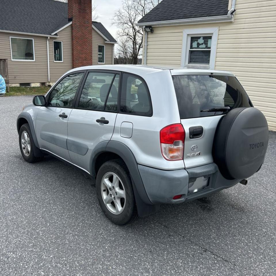 Toyota RAV4 4dr Base 4-cyl 4WD (Natl) 2001