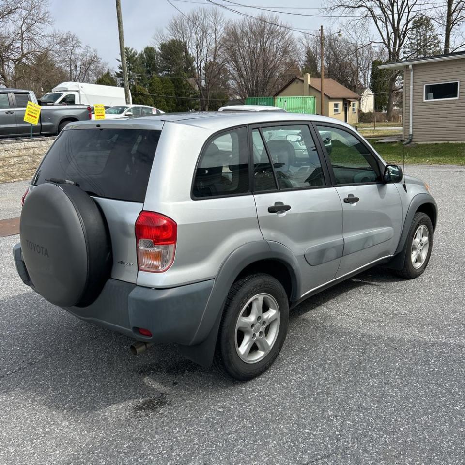 Toyota RAV4 4dr Base 4-cyl 4WD (Natl) 2001