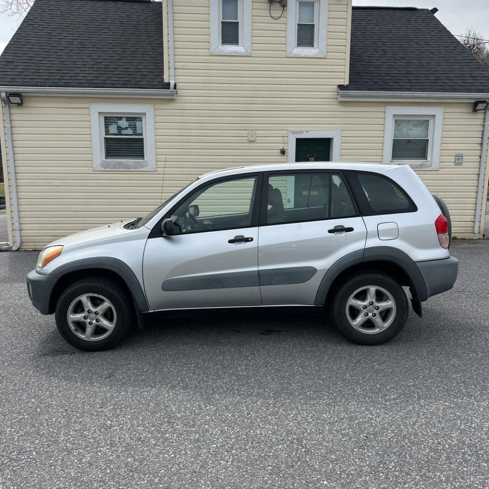 Toyota RAV4 4dr Base 4-cyl 4WD (Natl) 2001