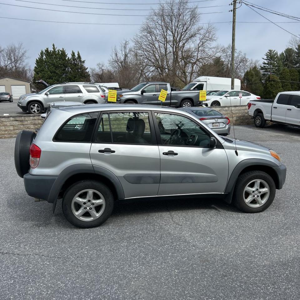 Toyota RAV4 4dr Base 4-cyl 4WD (Natl) 2001