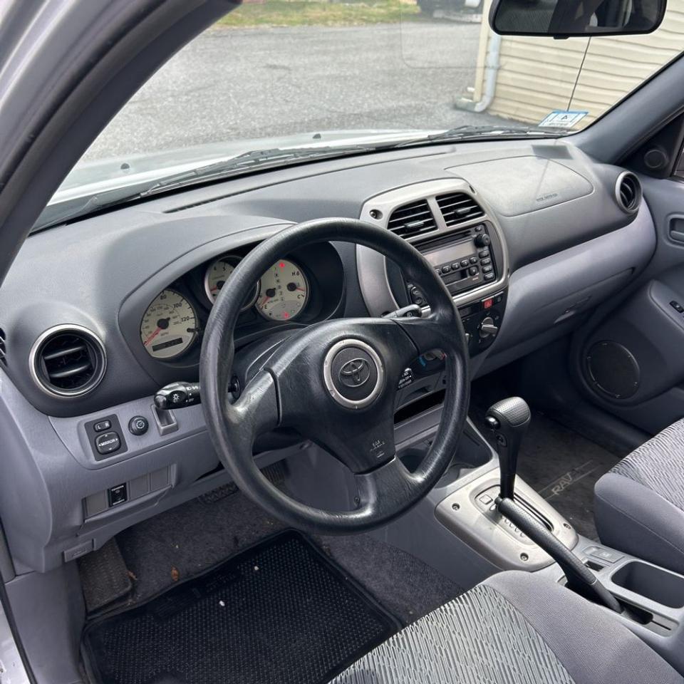 Toyota RAV4 4dr Base 4-cyl 4WD (Natl) 2001