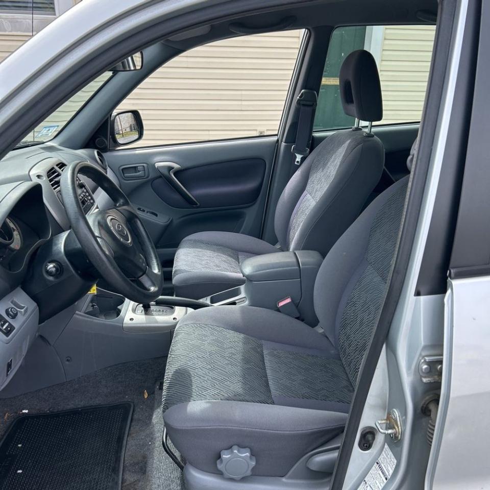 Toyota RAV4 4dr Base 4-cyl 4WD (Natl) 2001