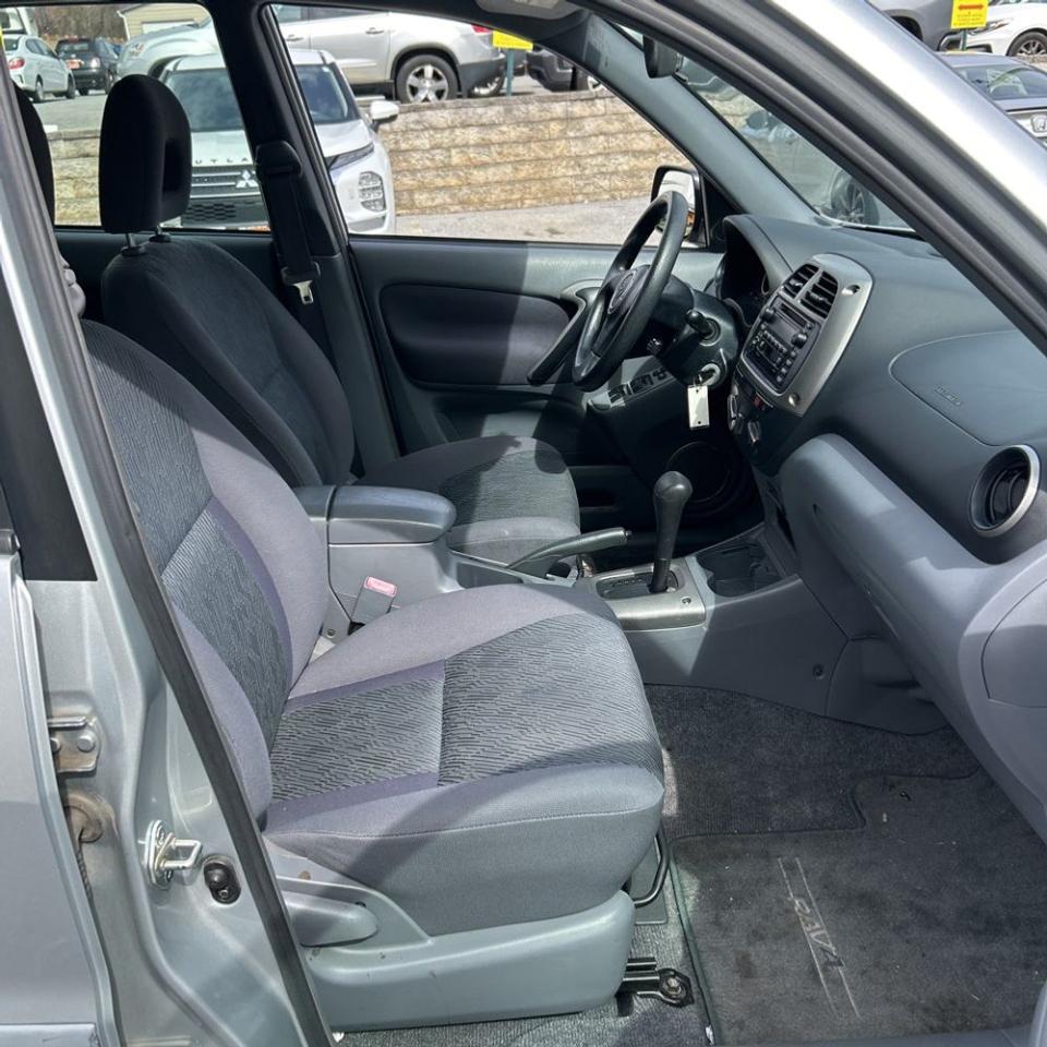 Toyota RAV4 4dr Base 4-cyl 4WD (Natl) 2001