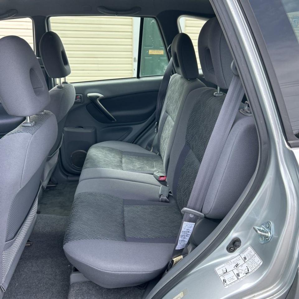 Toyota RAV4 4dr Base 4-cyl 4WD (Natl) 2001