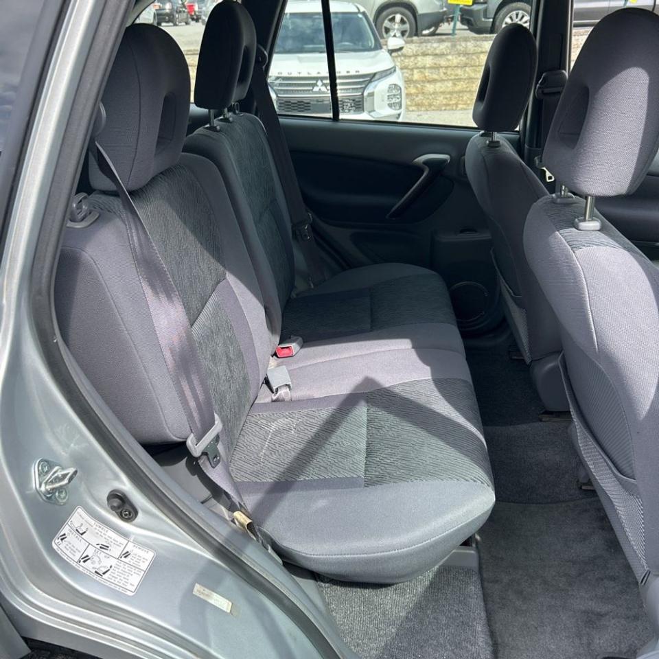 Toyota RAV4 4dr Base 4-cyl 4WD (Natl) 2001