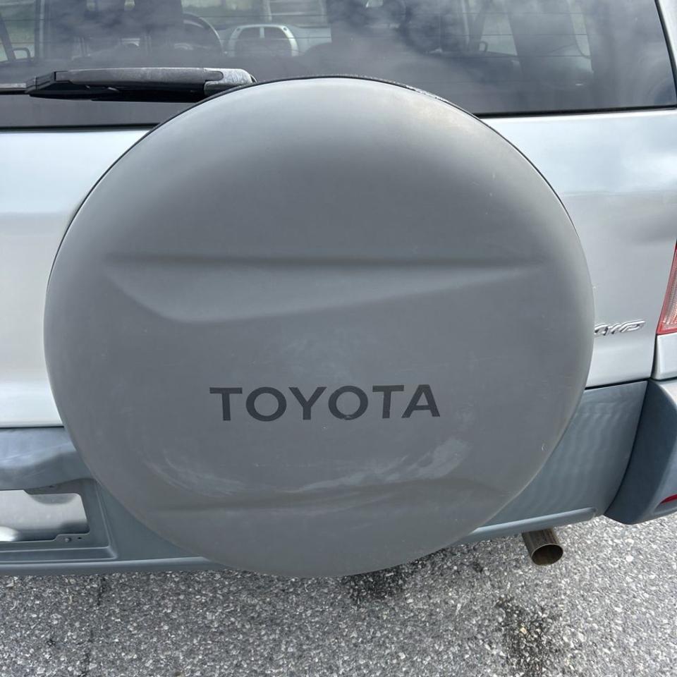 Toyota RAV4 4dr Base 4-cyl 4WD (Natl) 2001