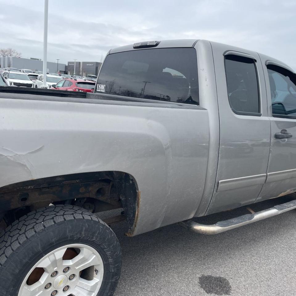 Chevrolet Silverado 1500 4WD Ext Cab 143.5" LT 2012