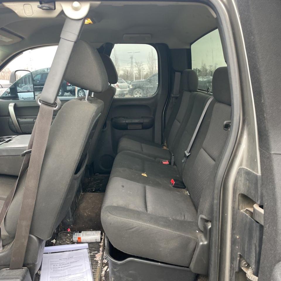 Chevrolet Silverado 1500 4WD Ext Cab 143.5" LT 2012