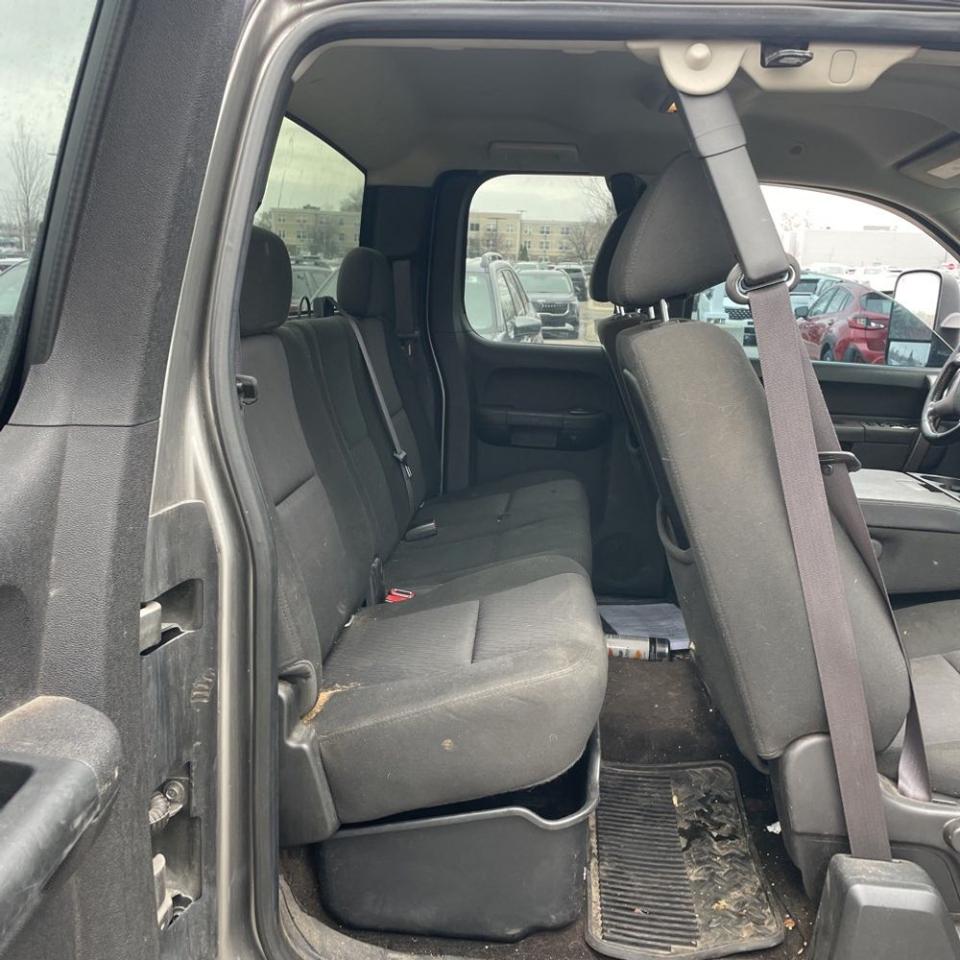 Chevrolet Silverado 1500 4WD Ext Cab 143.5" LT 2012