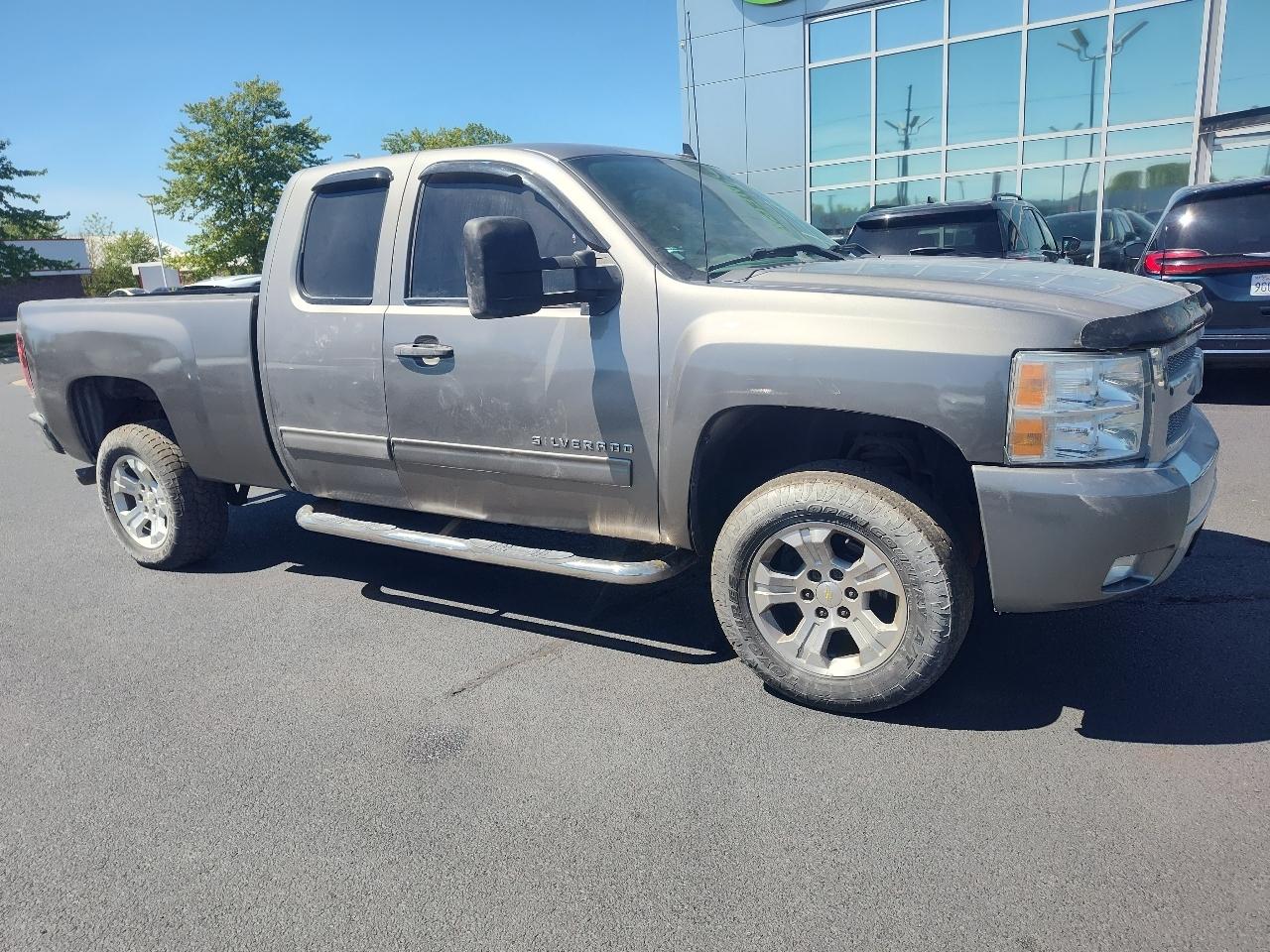 Chevrolet Silverado 1500 4WD Ext Cab 143.5" LT 2012