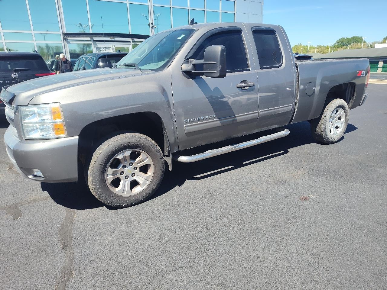 Chevrolet Silverado 1500 4WD Ext Cab 143.5" LT 2012