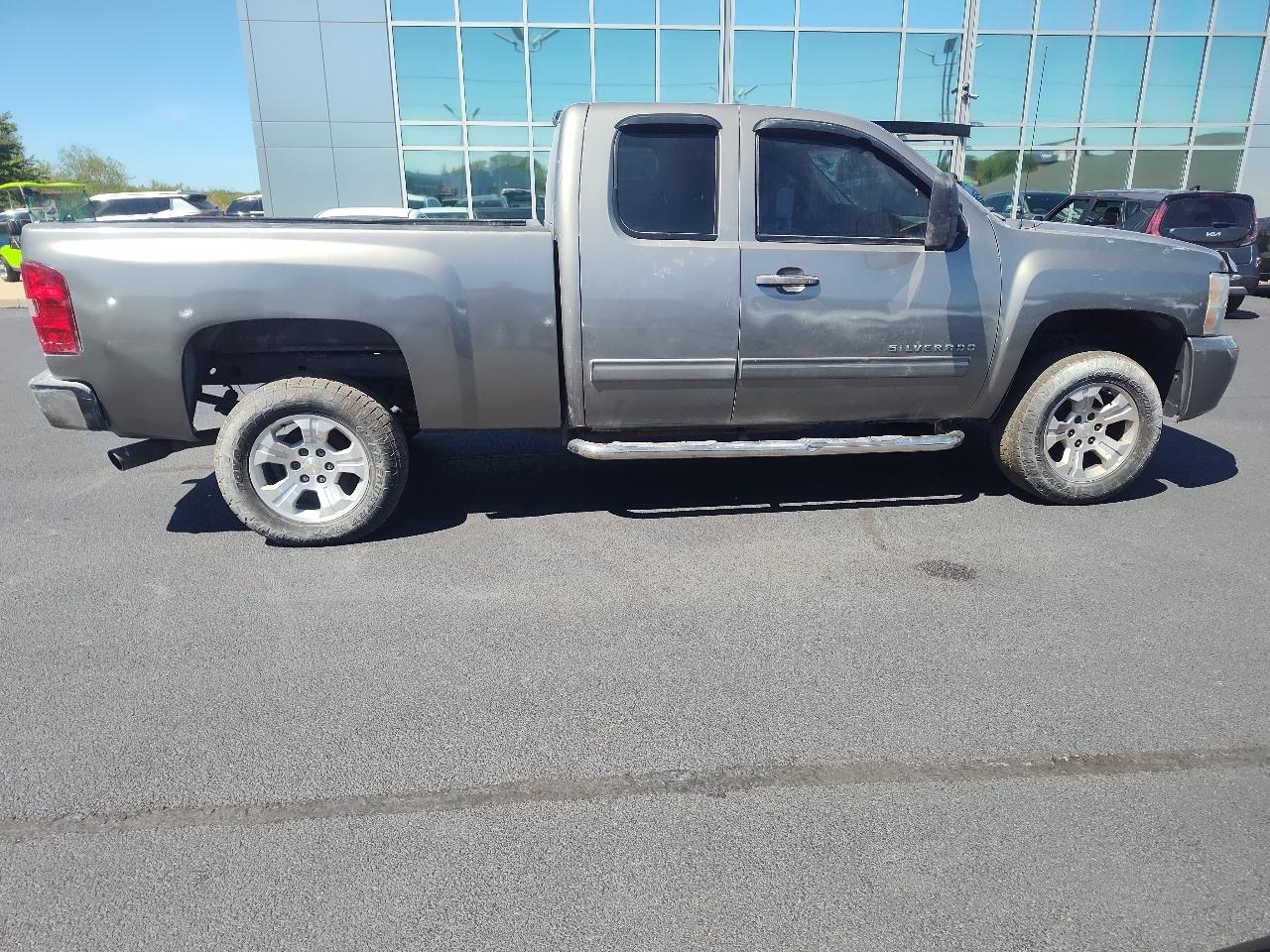 Chevrolet Silverado 1500 4WD Ext Cab 143.5" LT 2012