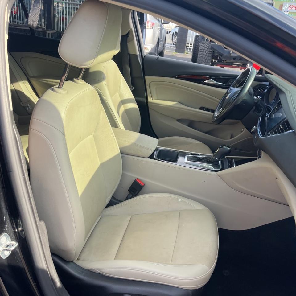 Buick Regal TourX 5dr Wgn Essence AWD 2018