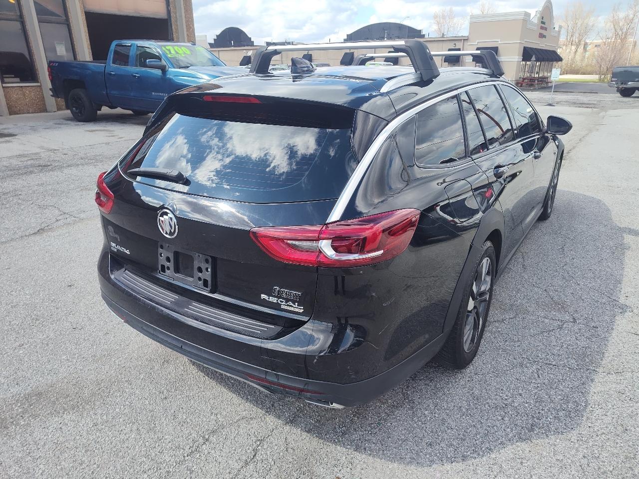 Buick Regal TourX 5dr Wgn Essence AWD 2018