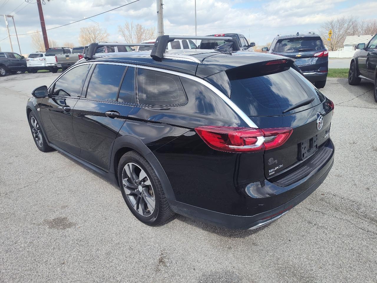 Buick Regal TourX 5dr Wgn Essence AWD 2018