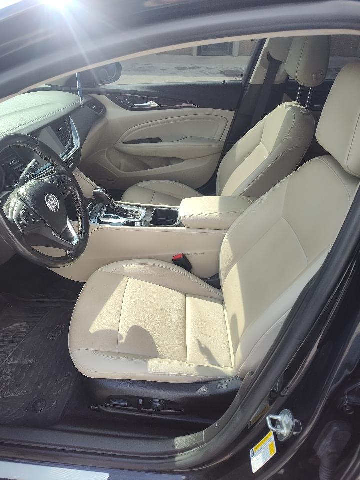 Buick Regal TourX 5dr Wgn Essence AWD 2018