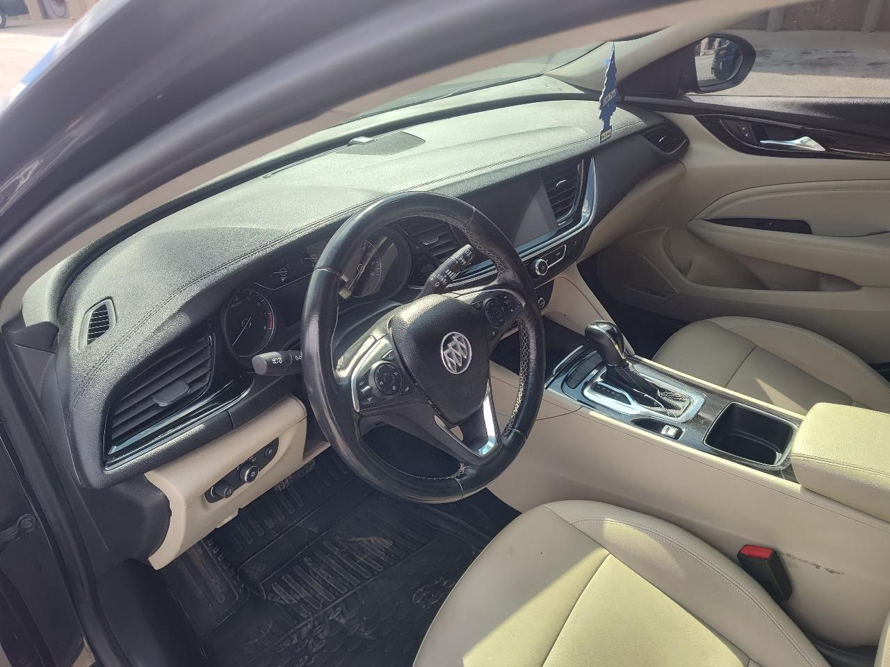 Buick Regal TourX 5dr Wgn Essence AWD 2018
