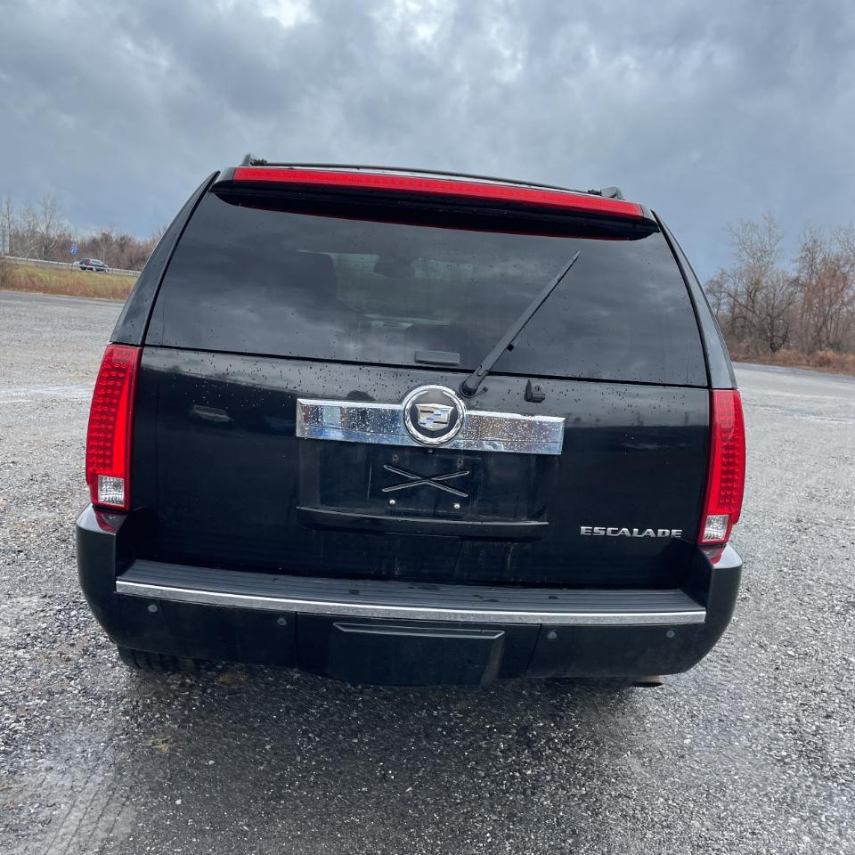 Cadillac Escalade AWD 4dr 2008