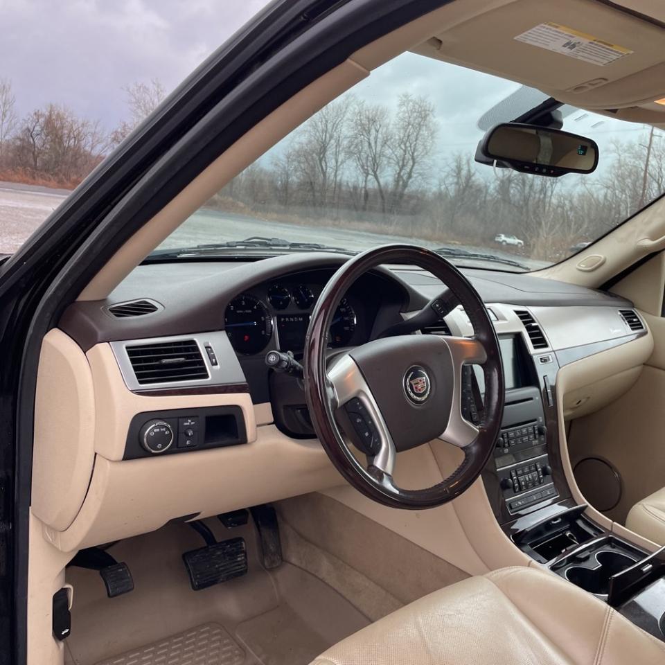 Cadillac Escalade AWD 4dr 2008