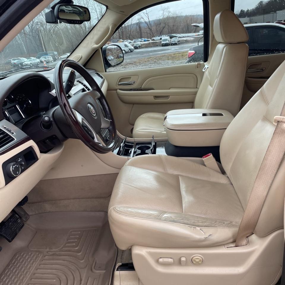 Cadillac Escalade AWD 4dr 2008