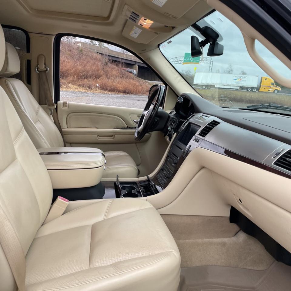 Cadillac Escalade AWD 4dr 2008