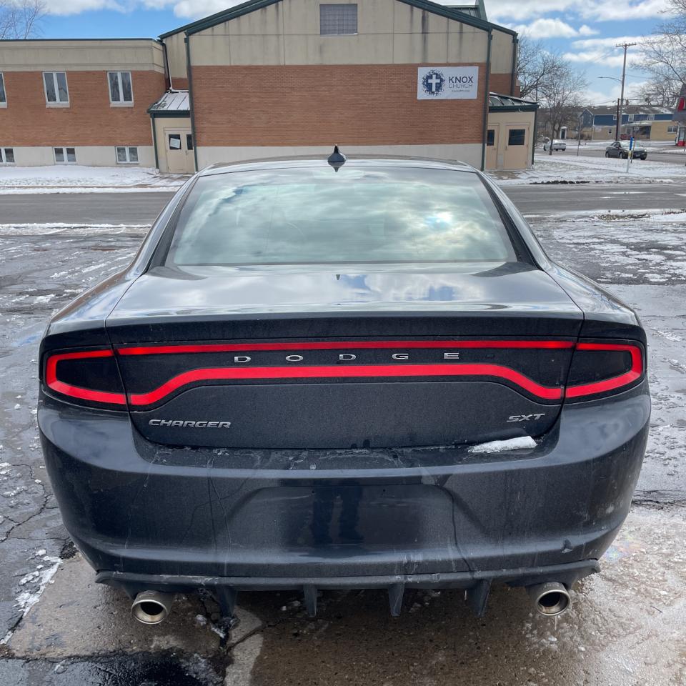 Dodge Charger 4dr Sdn SXT RWD 2016