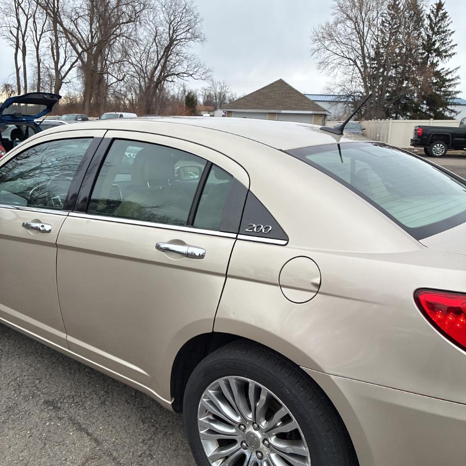 Chrysler 200 4dr Sdn Limited 2013